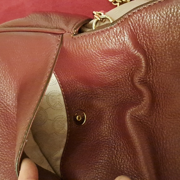 🎆SALE Michael Kors Leather Merlot ( Maroon) Color Crossbody 🥰Like New - Picture 9 of 9